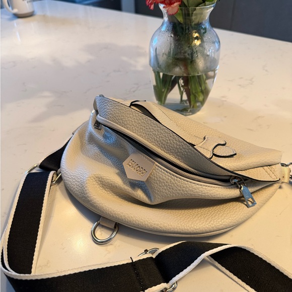 White Crossbody Bag Sleek Design Comfortable Strap - Picture 1 of 2